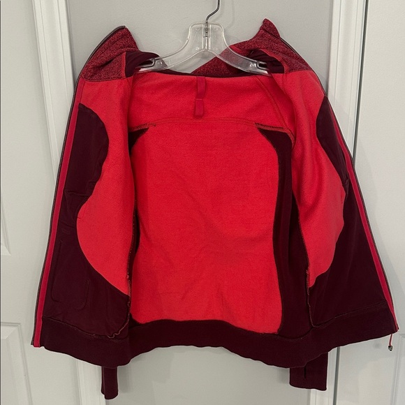 Lululemon Athletica Scuba Hoodie in Red Grape - Picture 11 of 13